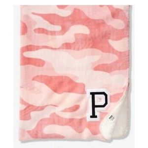 Victoria secret Pink Sherpa blanket size 50x60 new